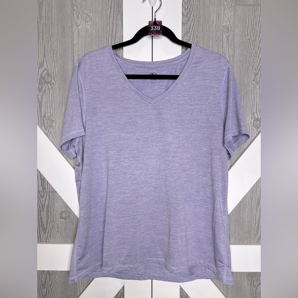 338. Athletic Works Lavender V-Neck Women's Top XL